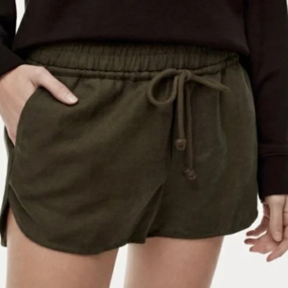 Community Pants - Aritzia Community Habitus Linen Green Shorts